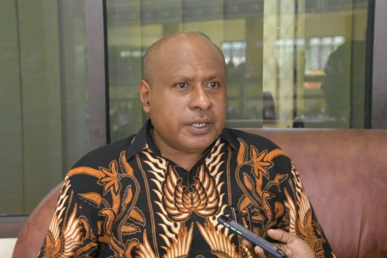 Dr. Jonathan Kiwasi Wororomi, S.Si., M.S.